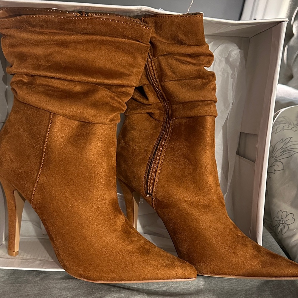 N I B Venus size 10 Elegant Brown Women's Boots - Picture 2 of 9